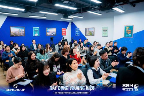 Làm sao để khách hàng tự tìm đến môi giới? Lời giải từ buổi đào tạo xây dựng thương hiệu cá nhân và truyền thống bán hàng của SSM Group.